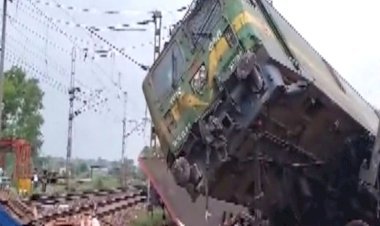 बालासोर ट्रेन हादसे की याद हुई ताजा, पश्चिम बंगाल में दो मालगाड़ियां आपस में टकराई
