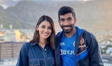 टीम इंडिया के स्टार बॉलर बने पिता, एशिया कप बीच में छोड़कर पहुंचे मिलने