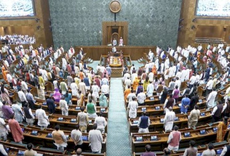 दुनिया का सबसे बड़ा लोकतंत्र एक साथ, पुरानी संसद को कहा अलविदा, नई का श्रीगणेश