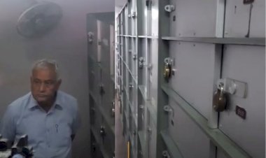 मीडिया को दिखाए गणपति प्लाजा के लॉकर्स, दावा- यहां छिपा है 50 किलो सोना और 500 करोड़ नकद