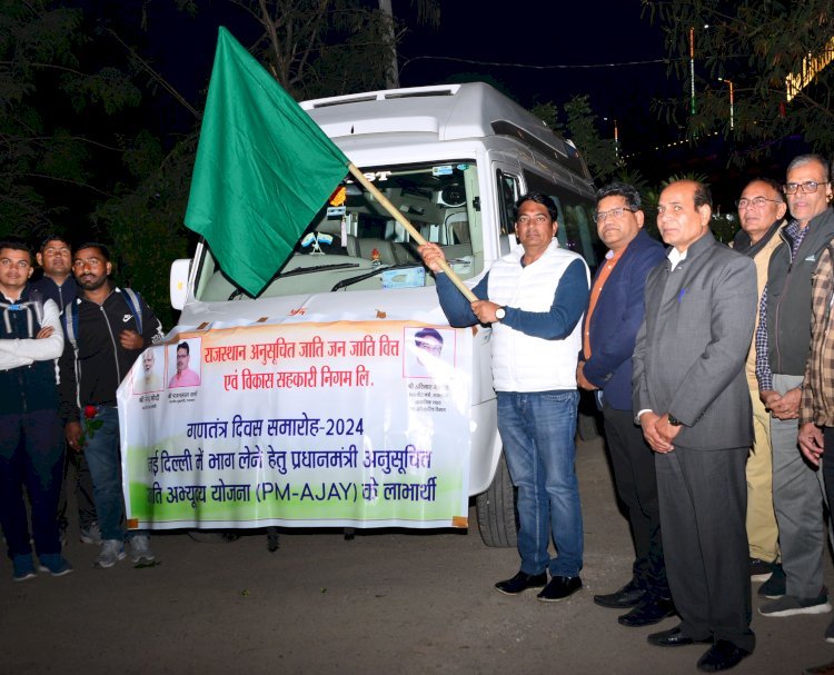 सामाजिक न्याय एवं अधिकारिता मंत्री ने ‘पीएम-अजय योजना' के लाभार्थियों की बस को हरी झंडी दिखाकर नई दिल्ली के लिये किया रवाना