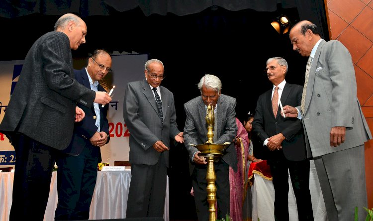 पन्त रविवार को प्रातः भट्टारकजी की नसिया सभागार में आई बैंक सोसायटी ऑफ़ राजस्थान द्वारा आयोजित नेत्रदानी परिवार सम्मान समारोह को मुख्य अतिथि के रुप में संबोधित कर रहे