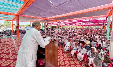 तरक्की एक्सप्रेस के मैनिफेस्टो को पढ़ें, वैभव को एक मौका दे कर तो देखें: अशोक गहलोत