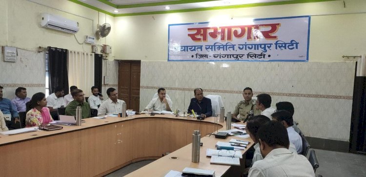 गंगापुर सिटी के प्रभारी सचिव ने की सार्वजनिक आवश्यक सेवाओं की समीक्षा बैठक