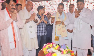 मुख्यमंत्री भजनलाल शर्मा ने श्रीनाथ जी मंदिर में किए दर्शन प्रदेश की सुख-समृद्धि और खुशहाली की कामना की