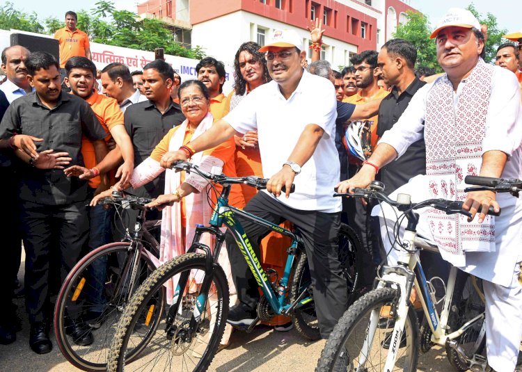 इस दौरान खेल राज्यमंत्री के के विश्नोई ,विधायक बालमुकंदाचार्य उपस्थित रहे 