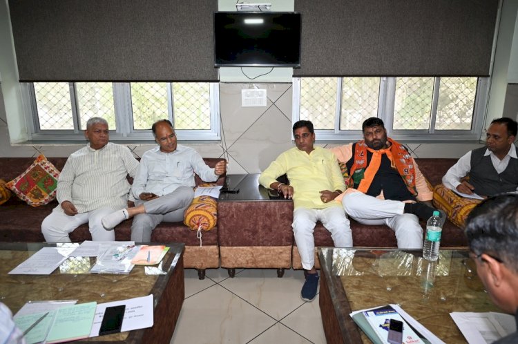 Kanhaiyalal took a review meeting with departmental officials.