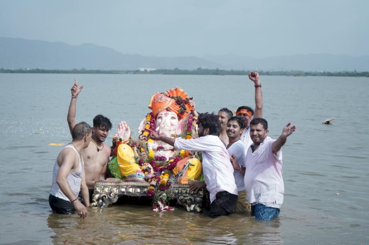 गोयली चौराया व्यापार मंडल की ओर से गणपति विसर्जन