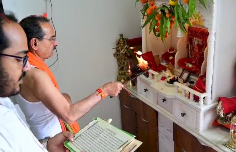 मदन राठौड़ ने परिवार सहित की घट स्थापना, मांगी खुशहाली