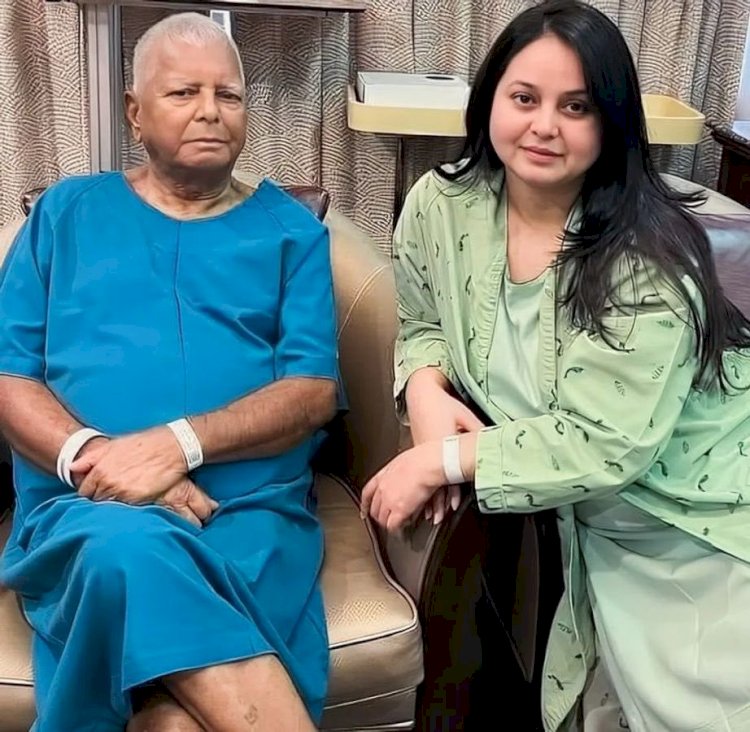 rohini aacharya with lalu yadav