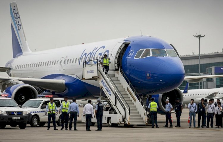 इंडिगो की दो फ्लाइट्स को बम की धमकी, अहमदाबाद-मुंबई डायवर्ट